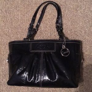 COACH PATENT LEATHER HANDBAG